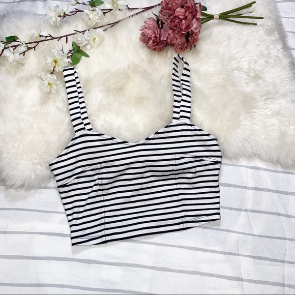 Forever 21 Tops - FOREVER 21 Zipper Back Crop Top